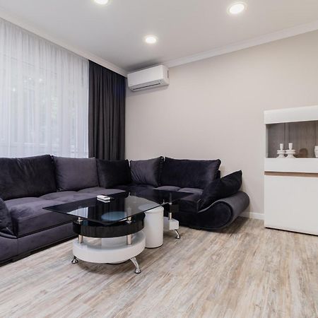 Gorgeous 2-Bedroom Apartment Plovdiv Luaran gambar
