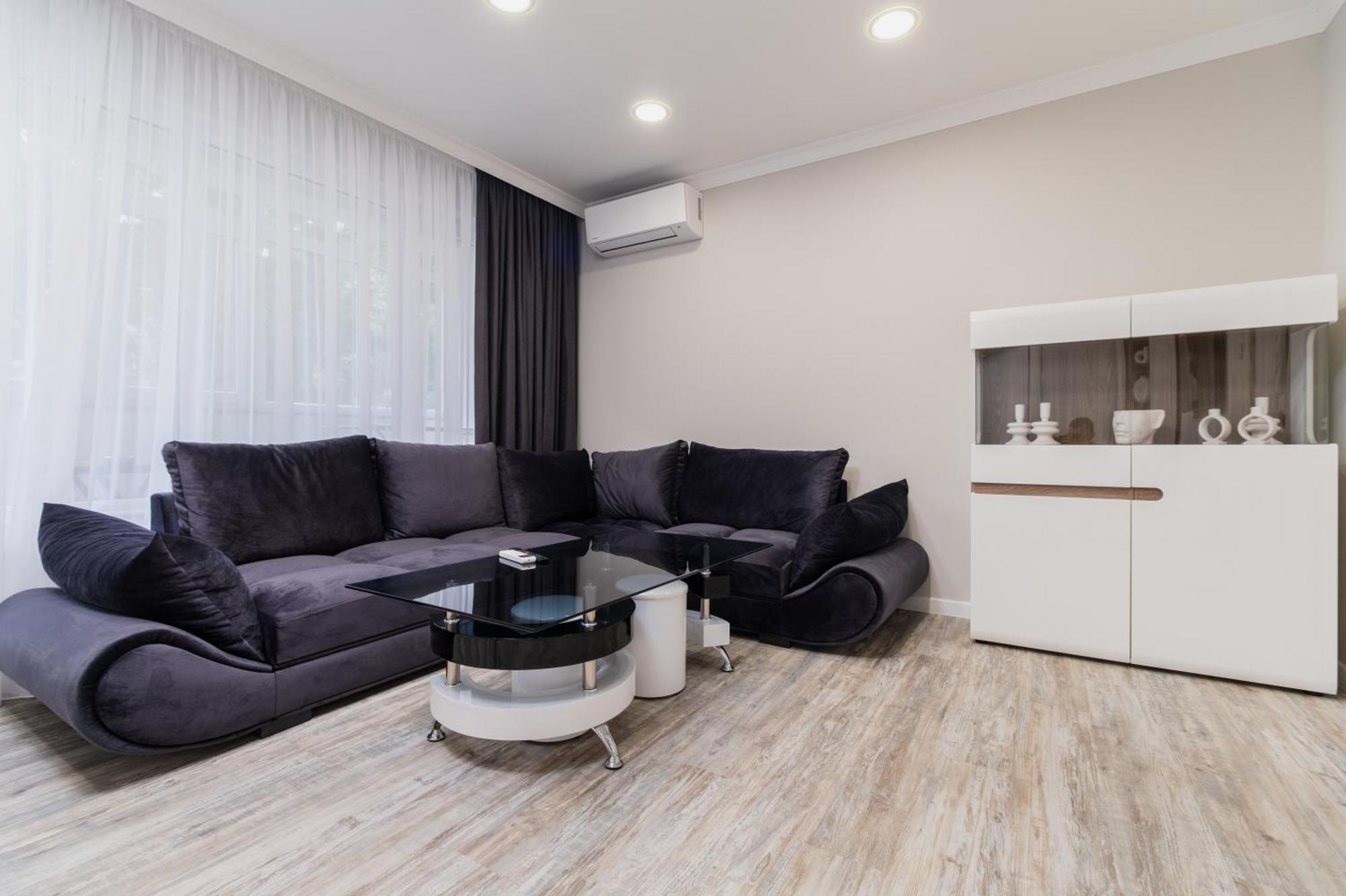 Gorgeous 2-Bedroom Apartment Plovdiv Luaran gambar